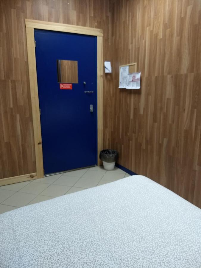 Melaya Budget Hostel Фару Экстерьер фото