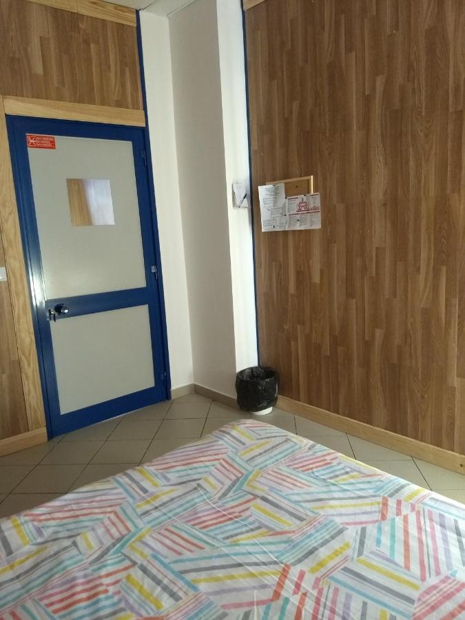 Melaya Budget Hostel Фару Экстерьер фото